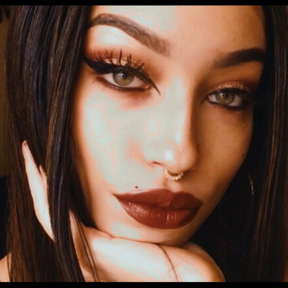 Meet your Posher, Violet